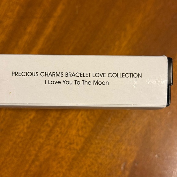 Avon I Love You to the Moon bracelet. New in box. - Picture 4 of 4